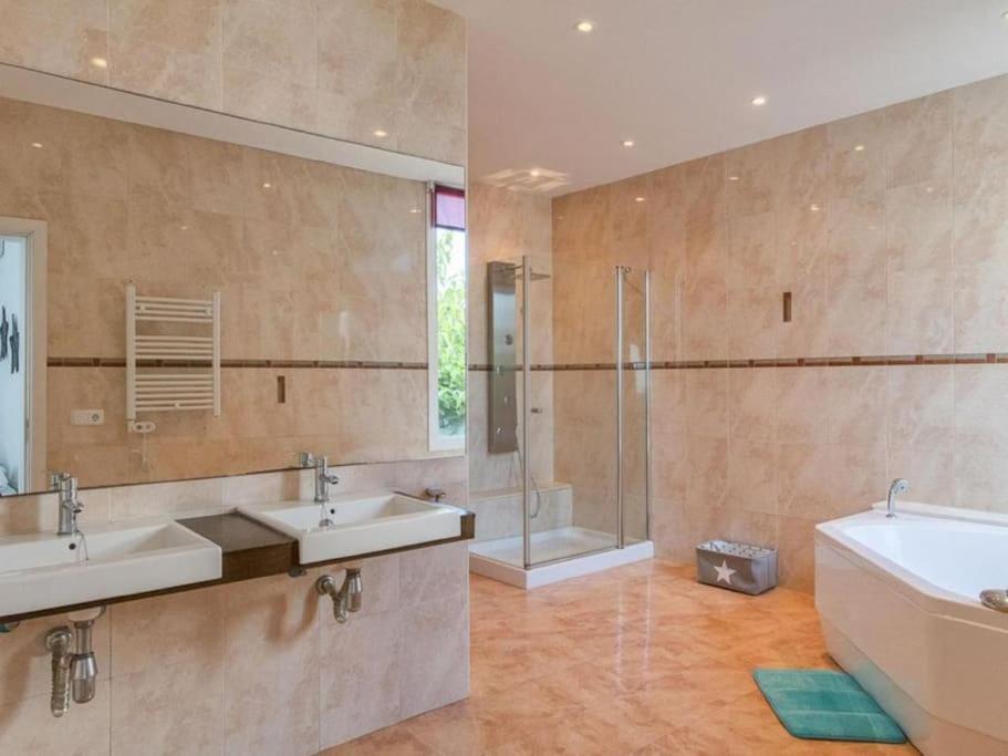 Villa Blanca Lloret de Mar Exteriör bild